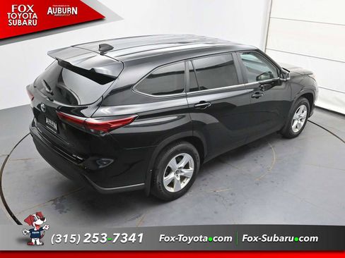 Used 2023 Toyota Highlander LE AWD/4WD image 28