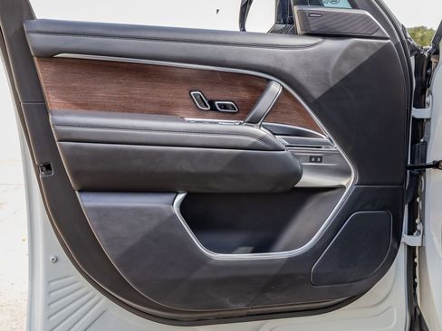 Used 2023 Land Rover Range Rover Long Wheelbase SE AWD/4WD image 33