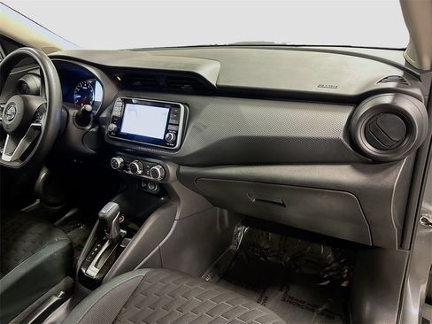 Used 2021 Nissan Kicks S image 33