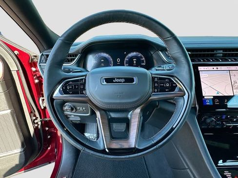 Used 2025 Jeep Grand Cherokee Summit image 11