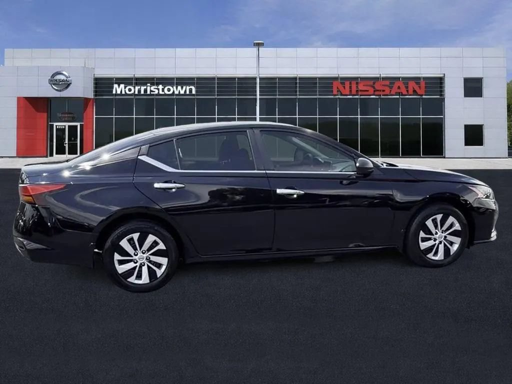 Used 2025 Nissan Altima 2.5 S FWD image 12
