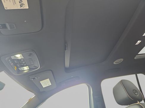 Used 2023 Chevrolet Traverse Premier image 28