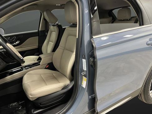 Used 2025 Lincoln Corsair Reserve w/ Towing Package image 4