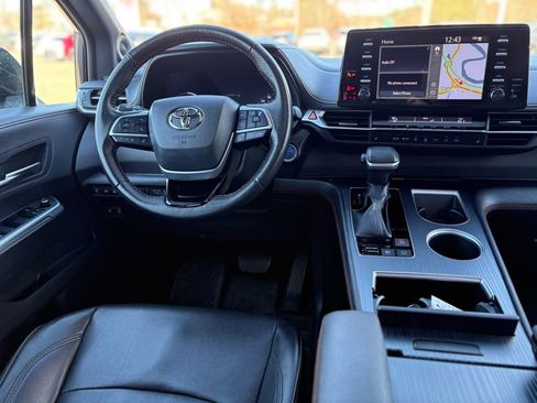 Used 2022 Toyota Sienna XSE image 23