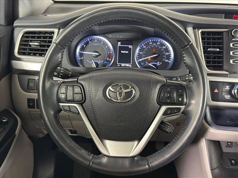 Used 2019 Toyota Highlander XLE FWD image 26