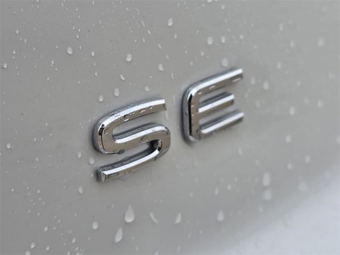 New 2026 Volkswagen Atlas Cross Sport SE image 7