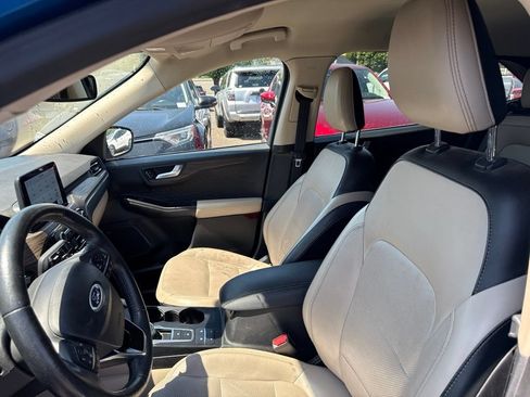 Used 2020 Ford Escape Titanium AWD/4WD image 4