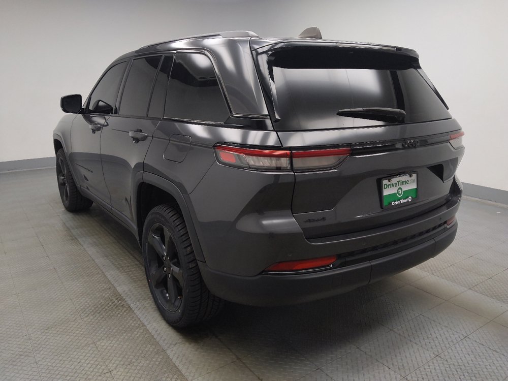 Used 2023 Jeep Grand Cherokee Altitude AWD/4WD image 5
