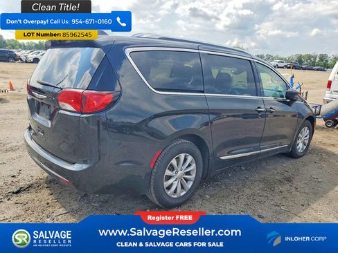 Used 2018 Chrysler Pacifica Touring-L FWD image 4