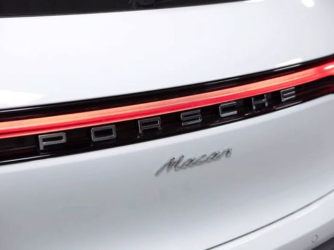 Certified 2025 Porsche Macan image 18
