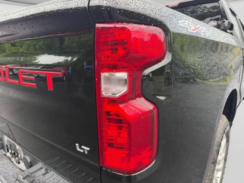Used 2022 Chevrolet Silverado 1500 LT AWD/4WD image 18
