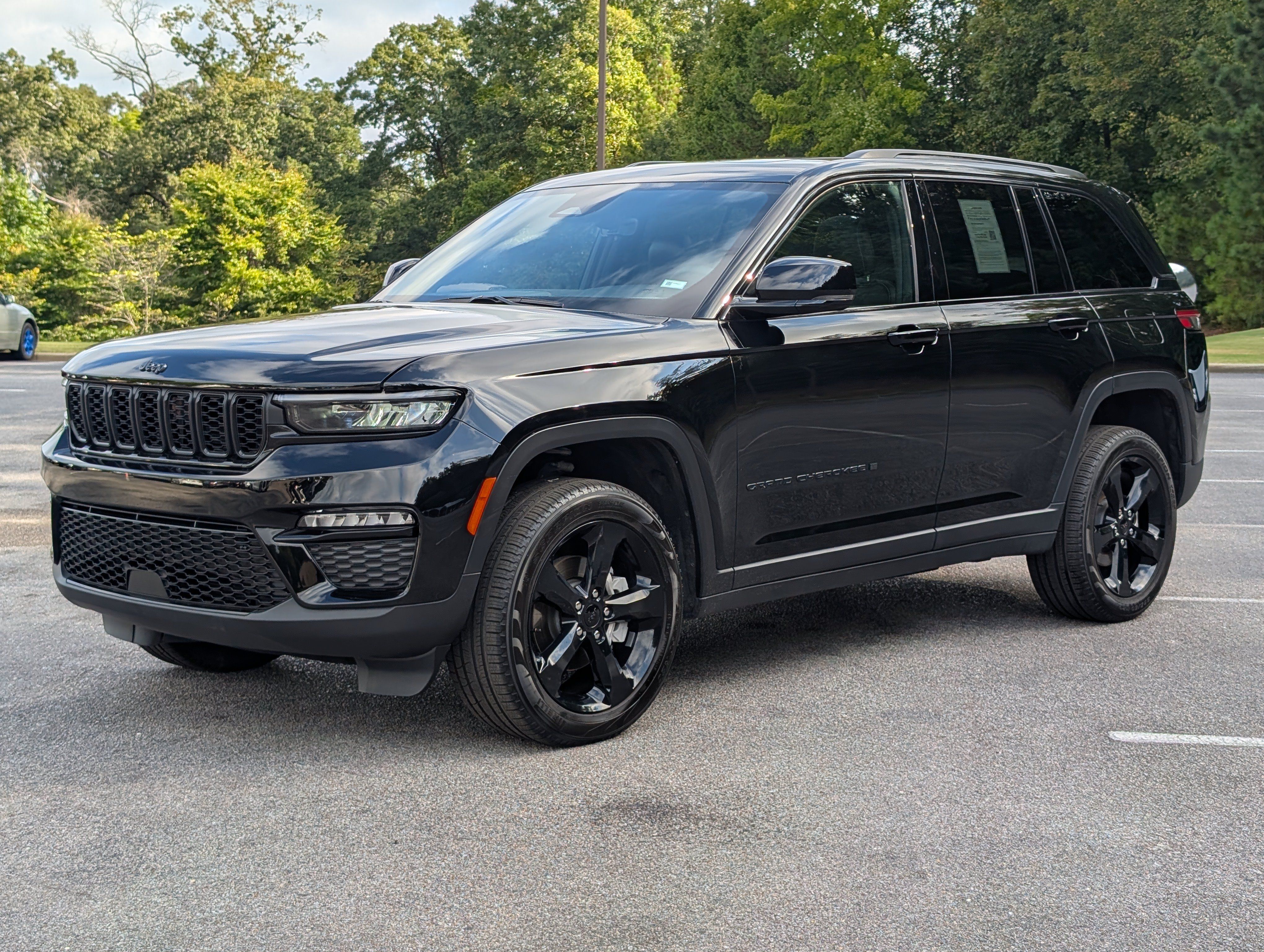 Used 2025 Jeep Grand Cherokee Limited w/ Black Appearance Package RWD image 5