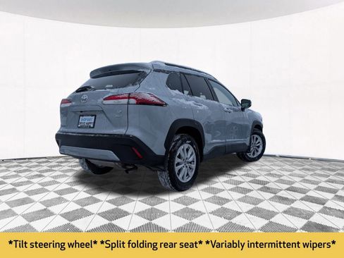 Used 2025 Toyota Corolla Cross LE image 11