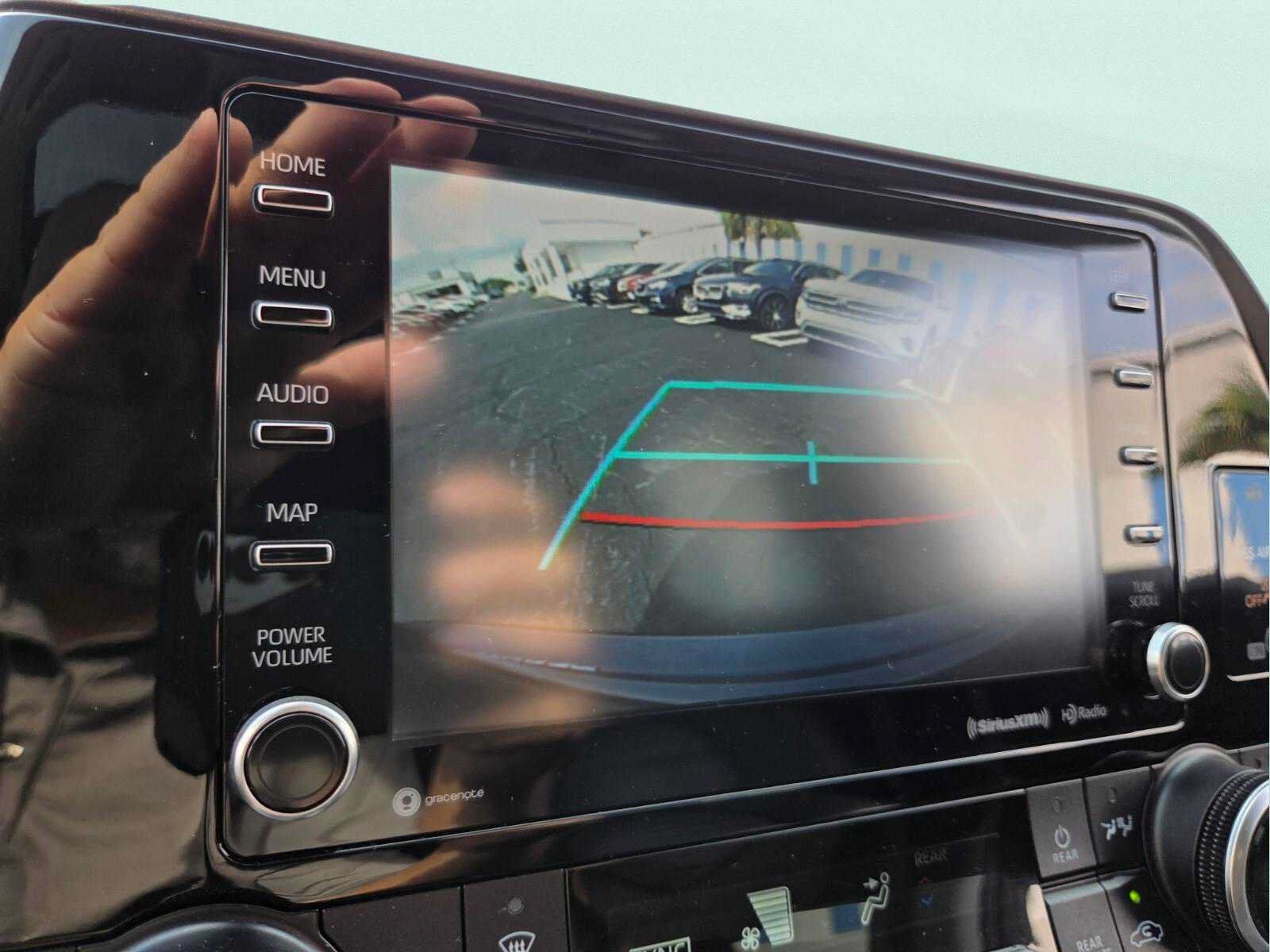 Used 2021 Toyota Highlander XLE FWD image 29