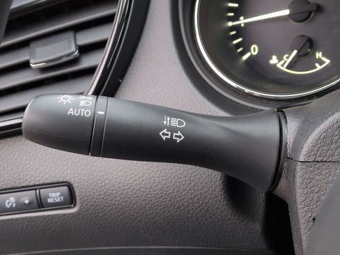 Used 2020 Nissan Rogue S image 25