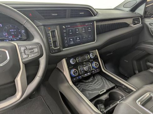 Used 2023 GMC Yukon XL Denali image 11
