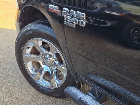 Used 2020 RAM 1500 Classic SLT image 12