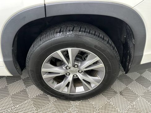 Used 2015 Toyota Highlander Plus FWD image 21