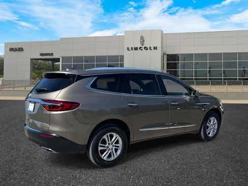 Used 2020 Buick Enclave Essence w/ Sound and Sites Package image 3