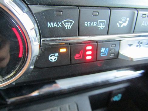 Used 2025 Ford F250 Lariat w/ Chrome Package image 17