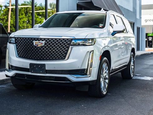Used 2023 Cadillac Escalade Premium Luxury w/ Performance Package AWD/4WD image 3
