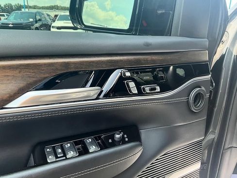 Used 2022 Jeep Grand Wagoneer Series I w/ Flexible Seating Group AWD/4WD image 15