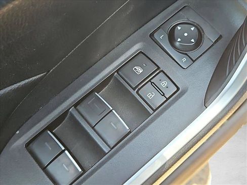 Used 2025 Toyota RAV4 XLE AWD/4WD image 11