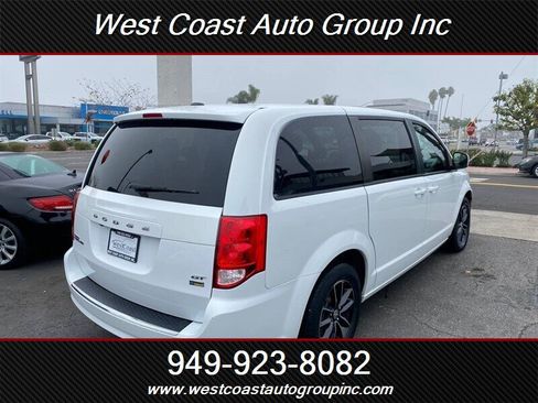 Used 2018 Dodge Grand Caravan GT image 3