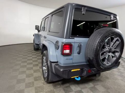 Used 2024 Jeep Wrangler Unlimited w/ Convenience Group AWD/4WD image 8