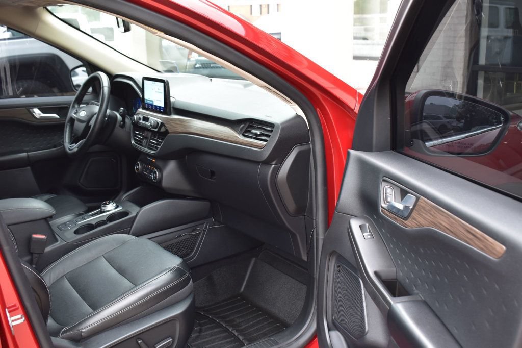 Used 2020 Ford Escape Titanium AWD/4WD image 16