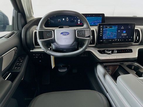 New 2025 Ford Expedition Active image 12