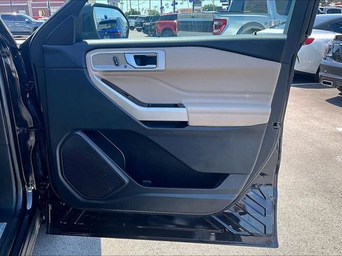 Used 2021 Ford Explorer Limited w/ Equipment Group 301A AWD/4WD image 23
