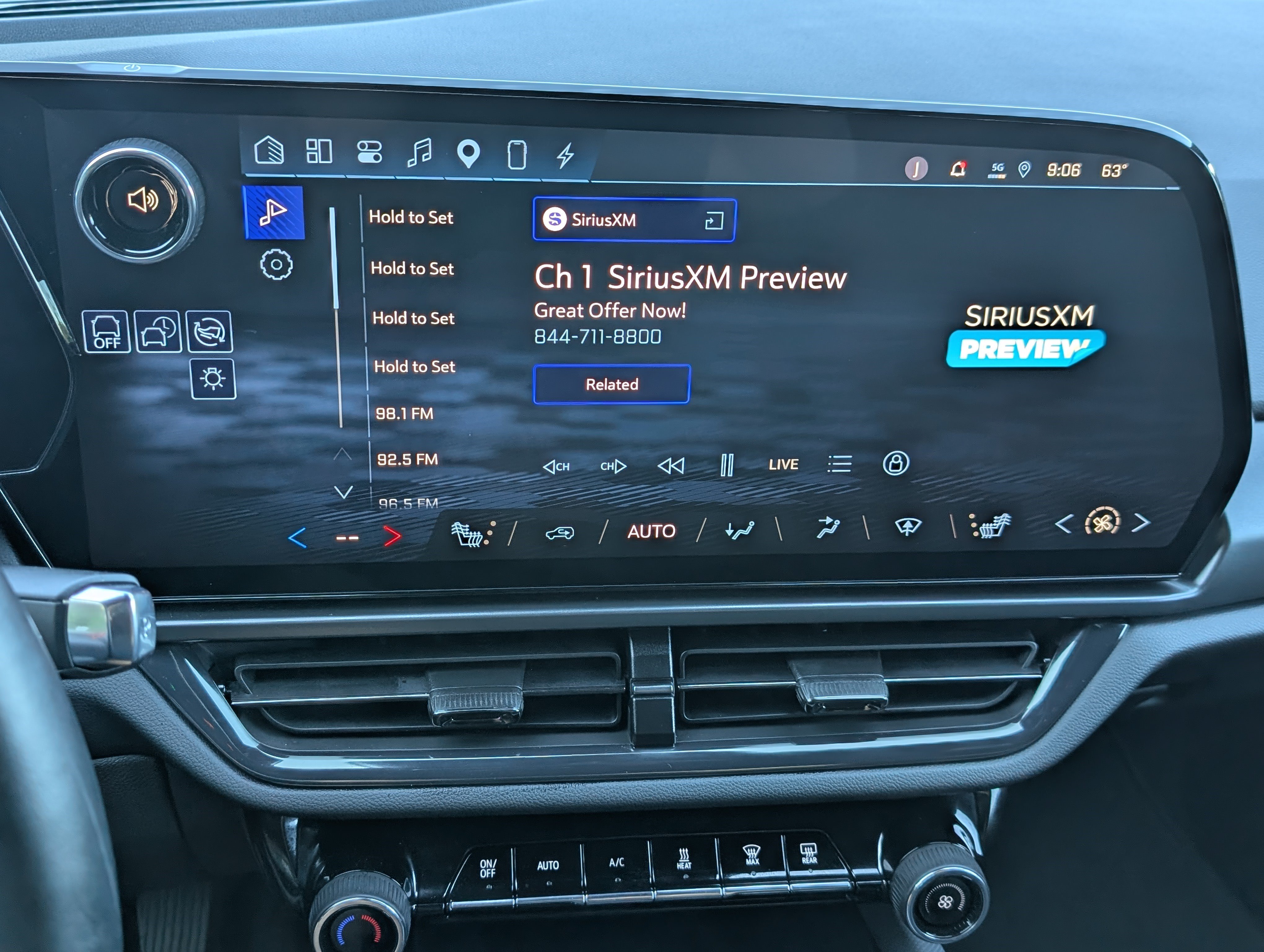 Used 2024 Chevrolet Equinox EV RS FWD image 29