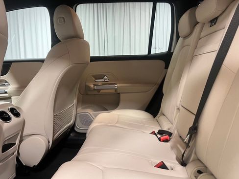 Used 2025 Mercedes-Benz GLB 250 4MATIC image 25