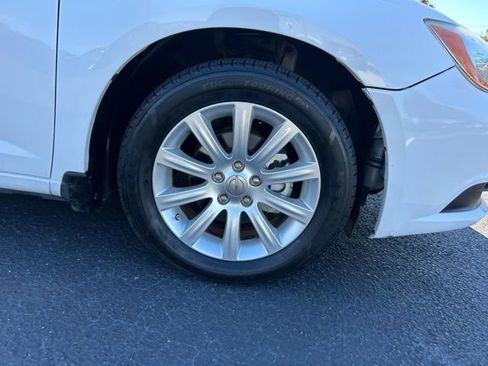 Used 2013 Chrysler 200 Touring image 8