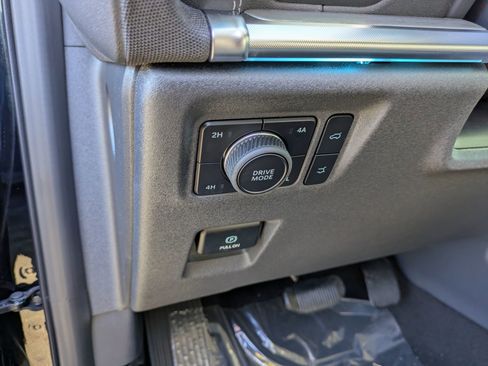 New 2025 Ford Expedition Max Platinum w/ Driver's Package image 18