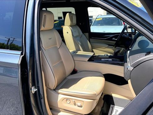 Used 2021 Cadillac Escalade Premium Luxury AWD/4WD image 6