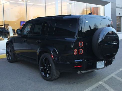 New 2026 Land Rover Defender 130 X-Dynamic SE image 11