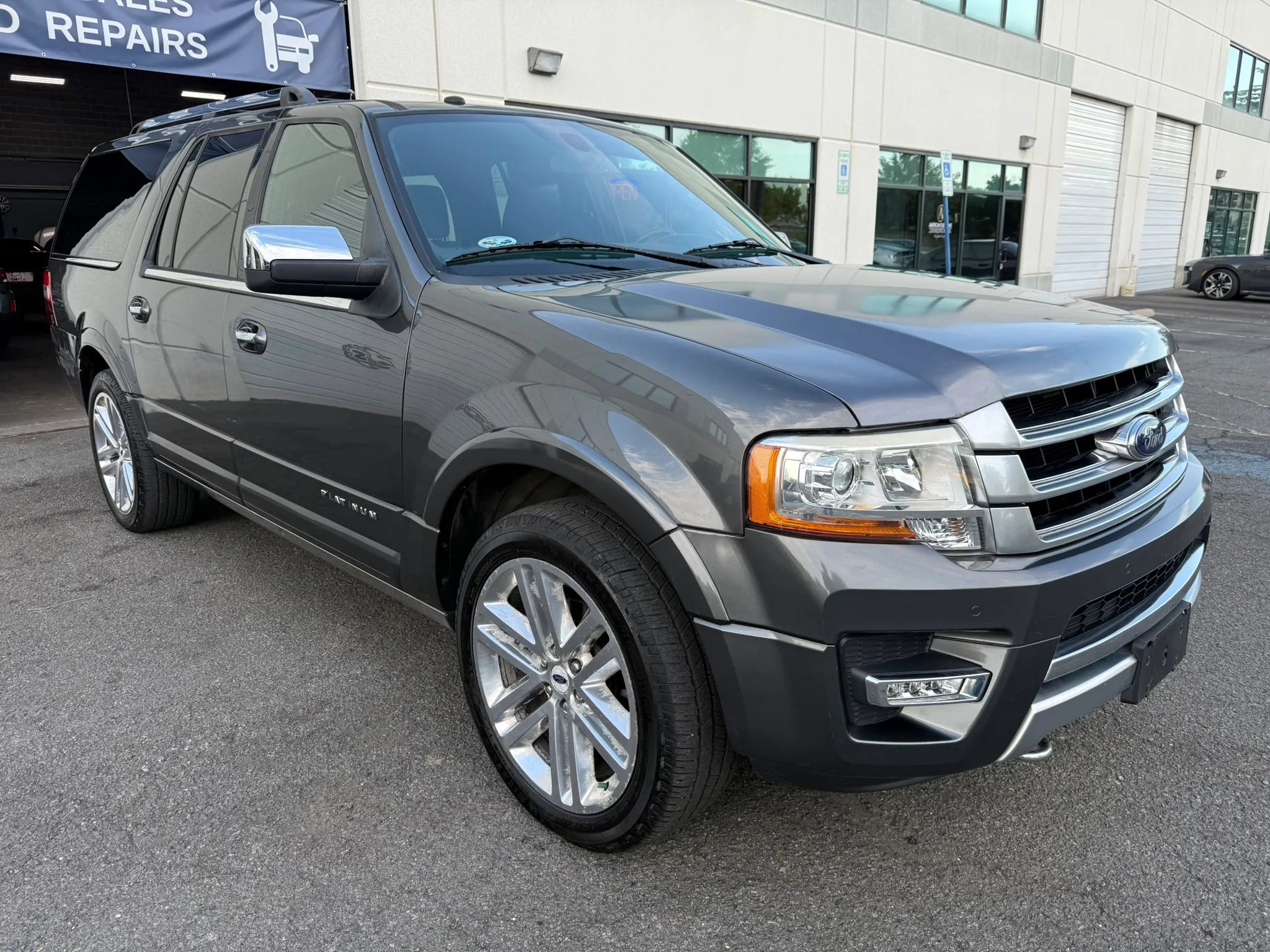 Used 2017 Ford Expedition EL Platinum AWD/4WD image 8