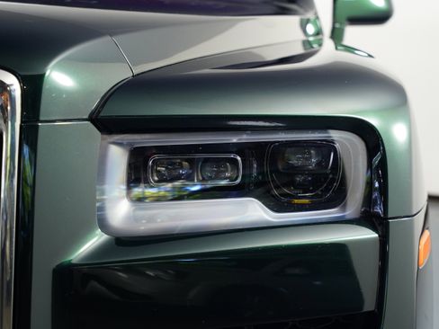 Used 2023 Rolls-Royce Cullinan w/ Cullinan Package image 92