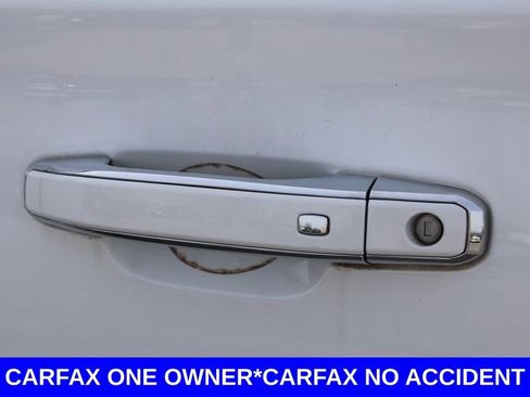 Used 2018 Chevrolet Suburban Premier image 15