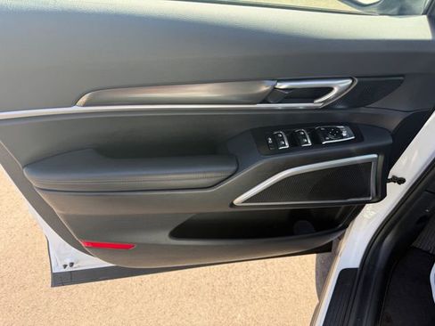 Used 2025 Kia Telluride S image 3