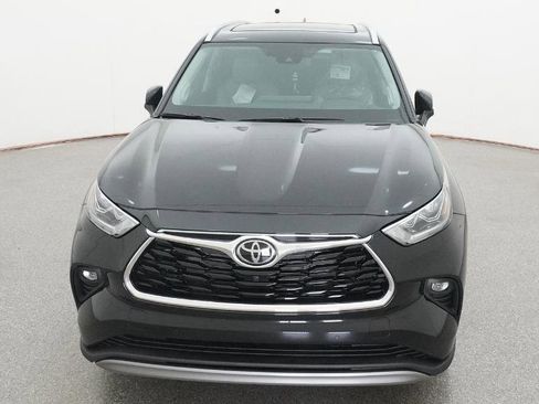 New 2026 Toyota Highlander Platinum AWD/4WD image 17