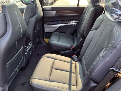 New 2026 Cadillac Vistiq Sport image 7