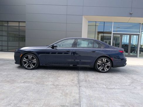 Used 2024 BMW 760i xDrive w/ Executive Package AWD/4WD image 7