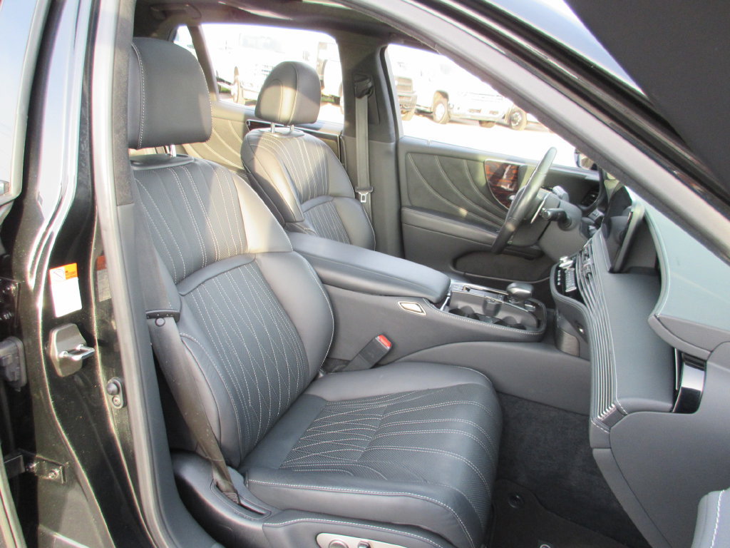 Used 2022 Lexus LS 500 w/ Interior Upgrade Package RWD image 23