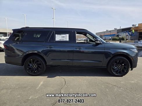 New 2026 Lincoln Navigator L Reserve w/ Jet Appearance Package AWD/4WD image 2