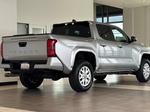 Certified 2025 Toyota Tacoma SR5 AWD/4WD image 4