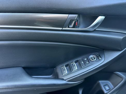 Used 2018 Honda Accord Sport image 11