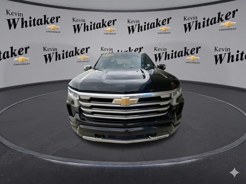 Certified 2023 Chevrolet Silverado 1500 High Country w/ High Country Premium Package AWD/4WD image 3